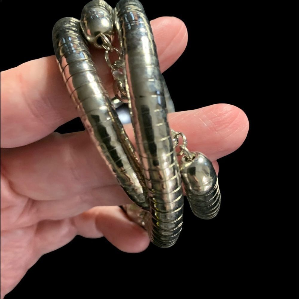 Gray pearl and silvertone coil bracelet - Picture 2 of 4